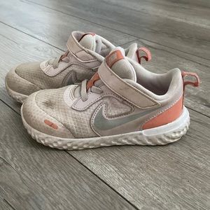 Nike toddler shoes size 10